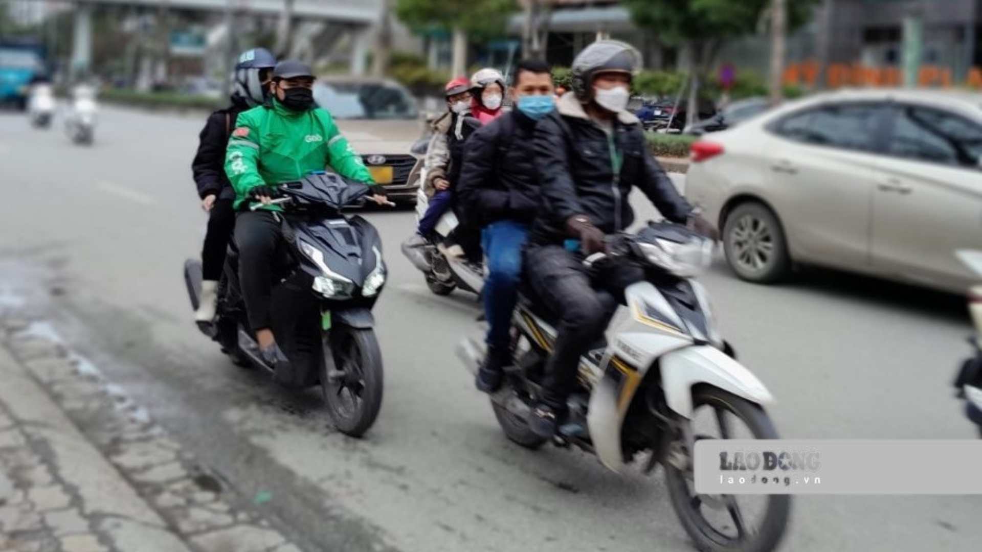 Using technology motorbike taxis, businesses can be deducted tax. Photo: Xuyen Dong