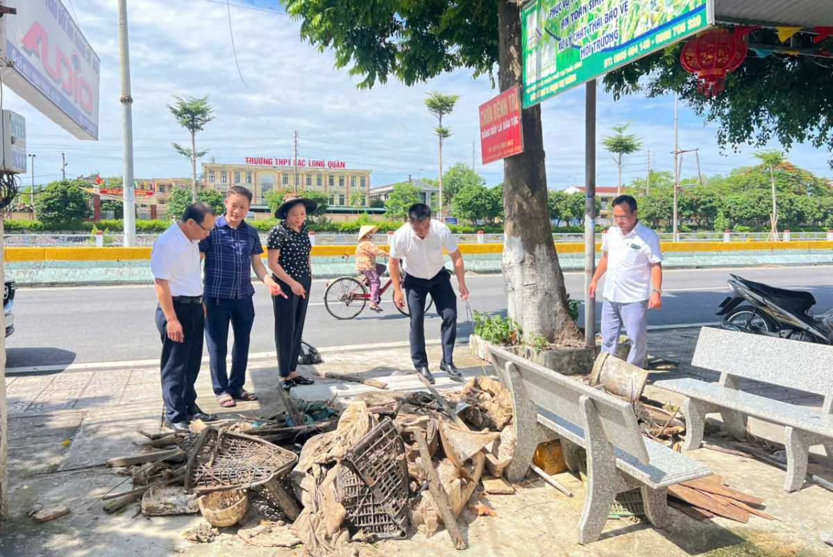 The flooding situation at the beginning of the Trung Hung residential area road leading to National Highway 10 has been handled. Photo: Vu Thu commune, Hung Yen province