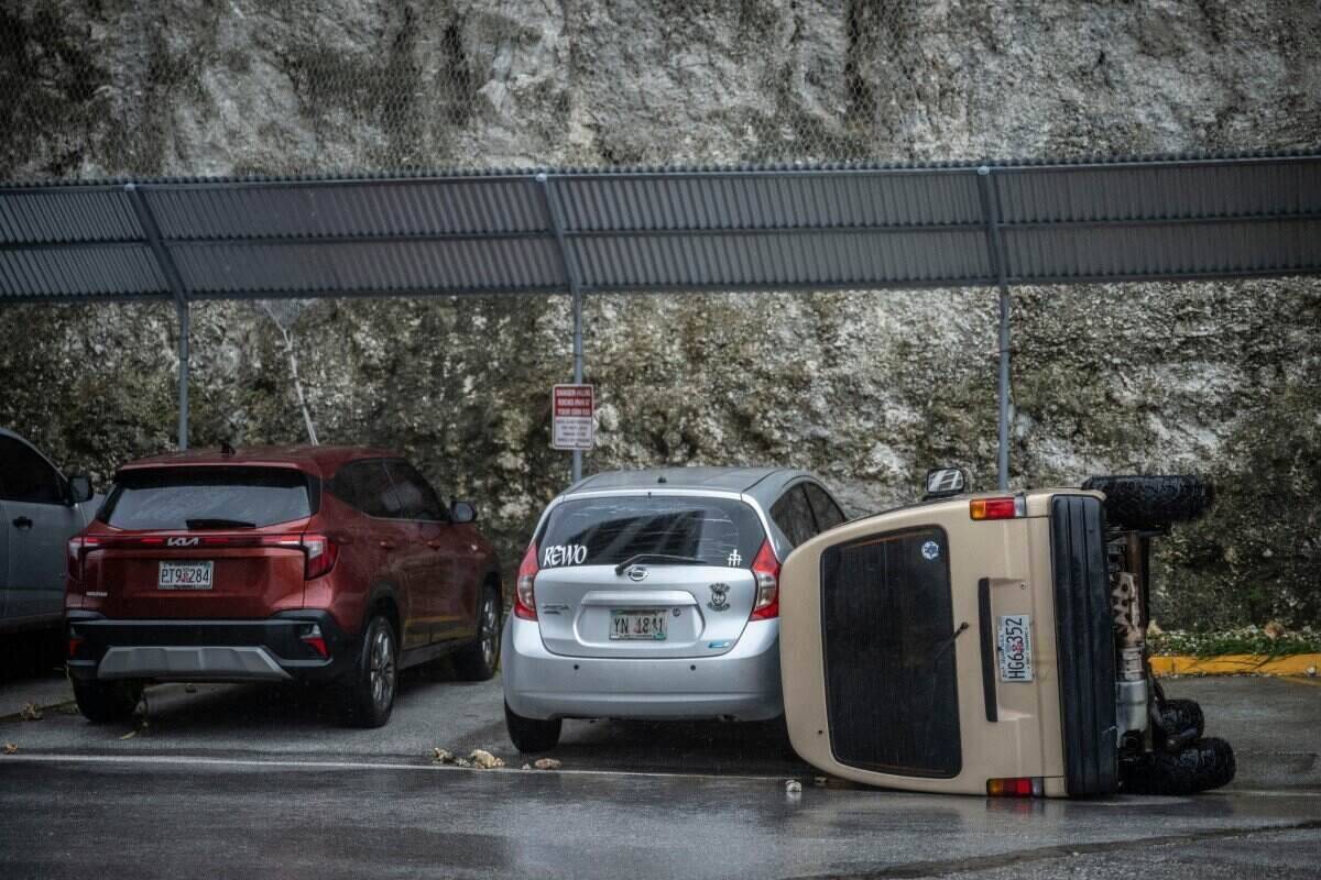 Super typhoon Ba Vi hits US island of Guam, causing thousands of people to be affected. Photo: AFP