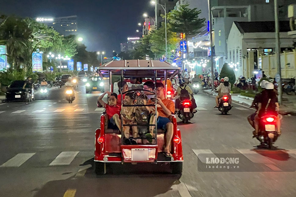 4-wheeled tourist electric vehicle operation in Gia Lai province. Photo: Hoai Phuong