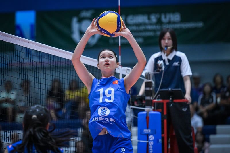 Huyen Trang played well in the setter position, helping the Vietnam U18 Women's Volleyball Team win many important victories. Photo: Asian Volleyball Confederation - AVC