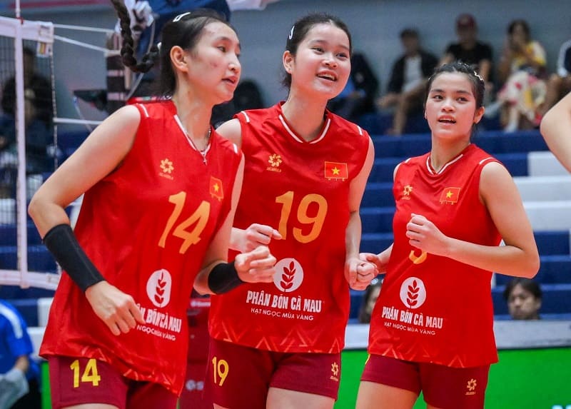 Huyền Trang (19) đã là cầu thủ giữ nhịp lối chơi cho toàn đội U18 Việt Nam tại Thái Lan vừa qua. Ảnh: Liên đoàn bóng chuyền châu Á - AVC