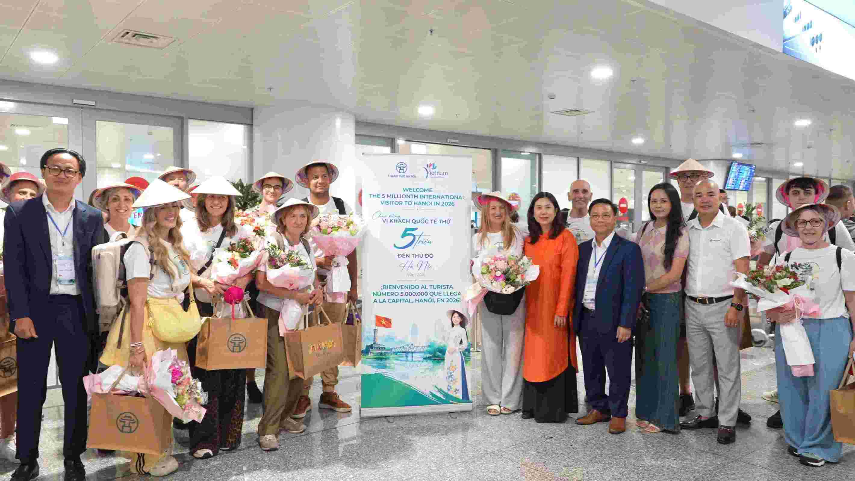 Sự kiện đón vị khách quốc tế thứ 5 triệu không chỉ đánh dấu cột mốc phát triển của du lịch Hà Nội mà còn quảng bá hình ảnh Thủ đô là điểm đến an toàn, thân thiện và giàu bản sắc với bạn bè quốc tế.