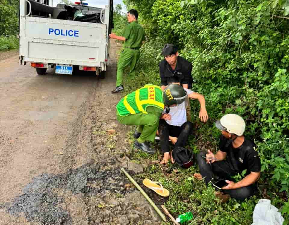The scene of the accident left two young men injured and hospitalized. Photo: Gia Lai Police
