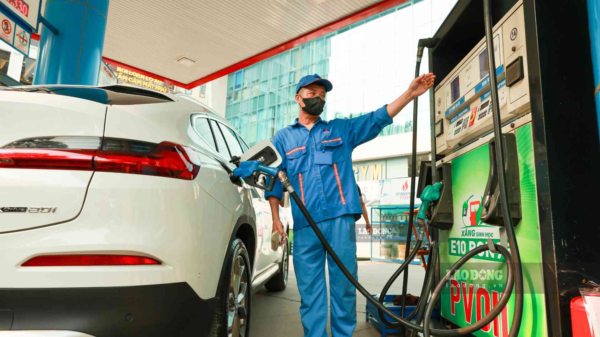It is forecast that in this week's price adjustment period, domestic gasoline and oil prices may fluctuate in opposite directions. Photo: Hai Nguyen