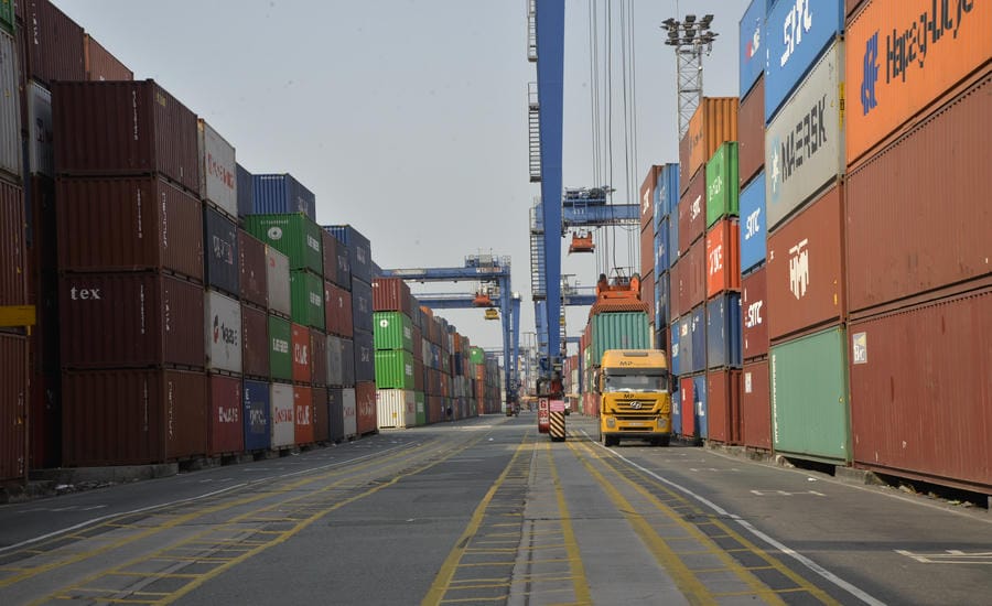 Ho Chi Minh City needs to invest in port connectivity infrastructure, develop railway and waterway transport and increase business linkages to reduce logistics costs. Photo: Ngoc Le