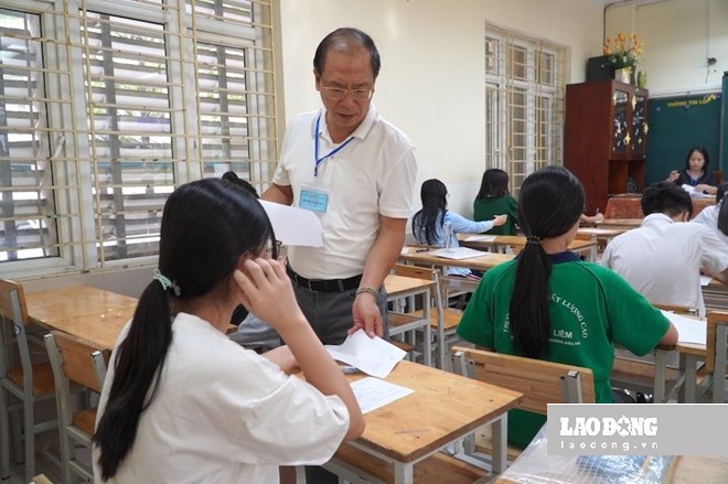 Salary ranking for education support personnel will be implemented based on job positions. Photo: Van Trang
