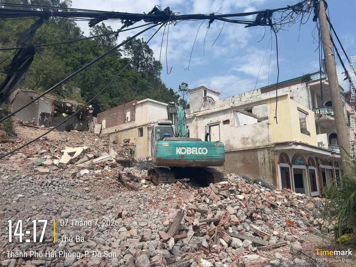 Many cases voluntarily dismantle works and hand over land to serve the project. Photo: Do Son Ward, Hai Phong