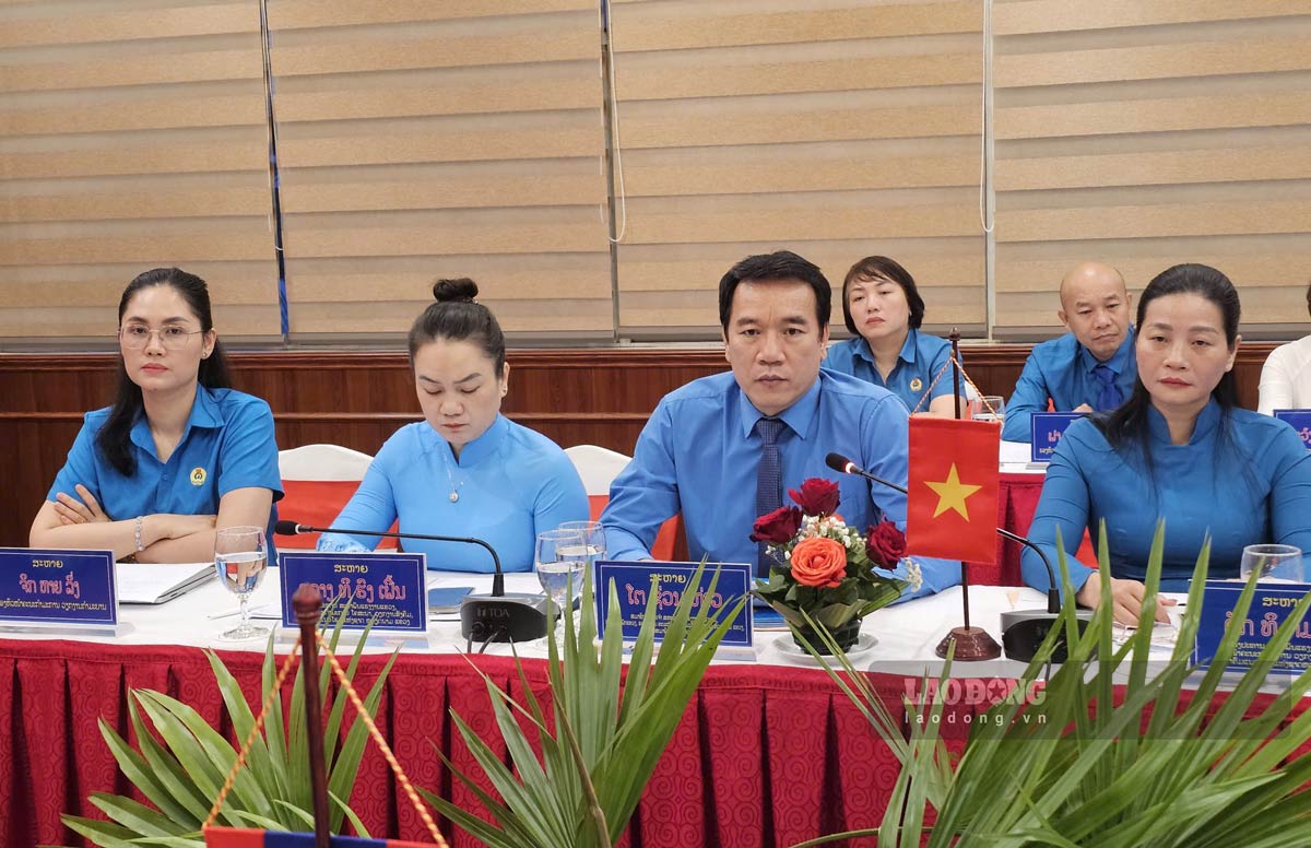 Quang Ninh Provincial Labor Federation shares experiences in developing trade unions in small businesses. Photo: Doan Hung