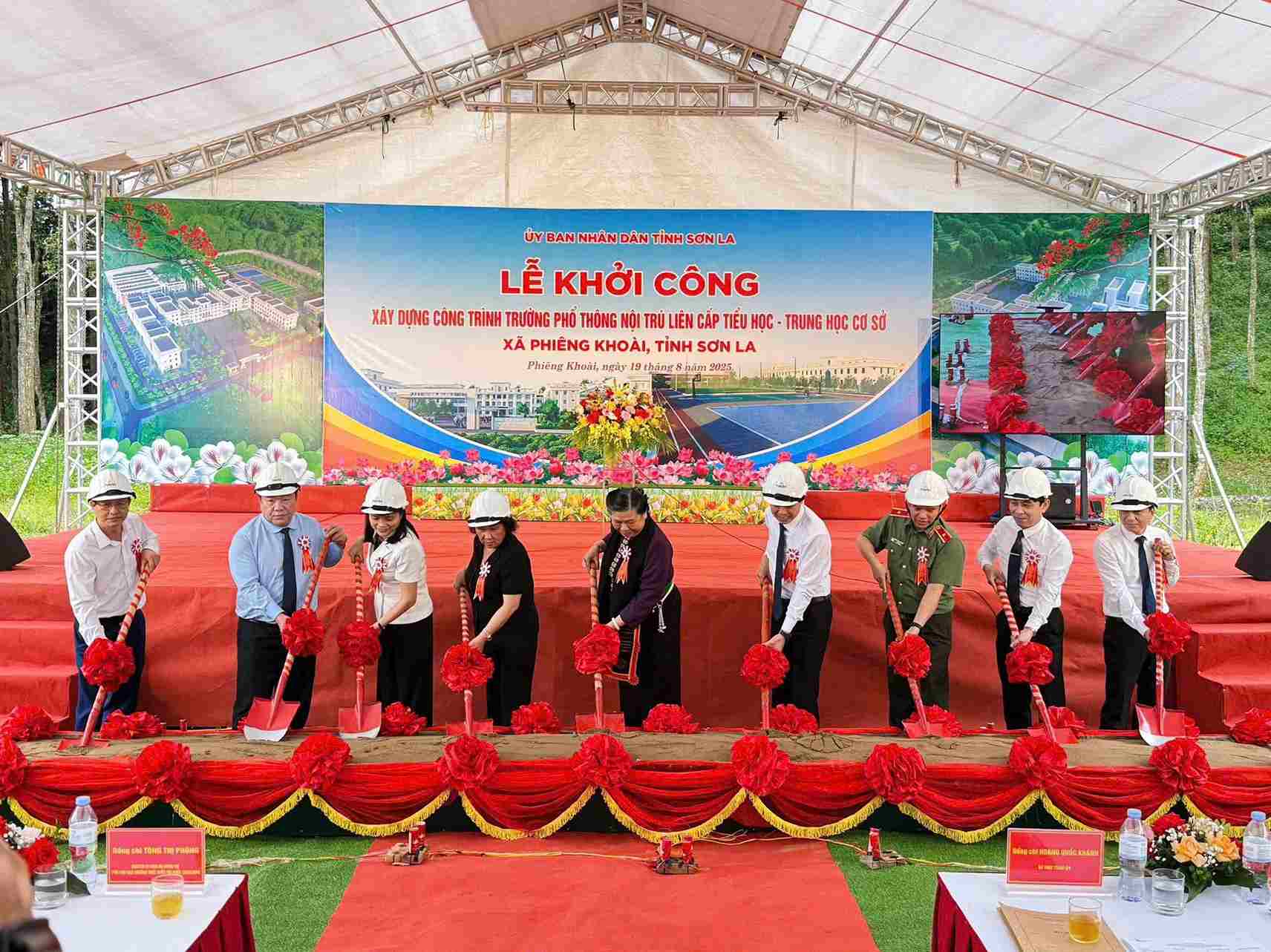 13/13 border communes in Son La have started construction of inter-level boarding schools. Photo: VGP/Son Hao