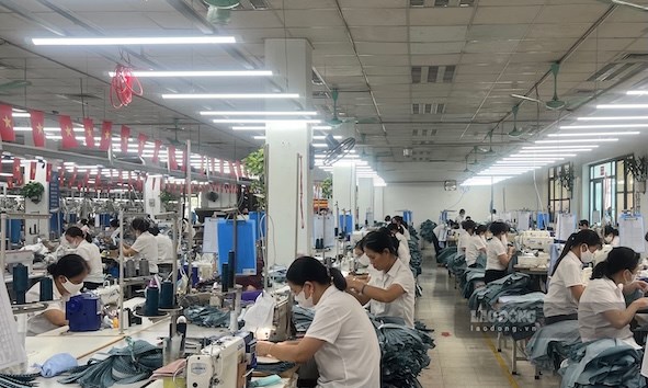 Người lao động ngành Dệt may có thêm niềm tự hào khi tham gia Cuộc thi “Công đoàn Dệt May Việt Nam - Tự hào truyền thống, vững bước tương lai”. Ảnh: Kiều Vũ