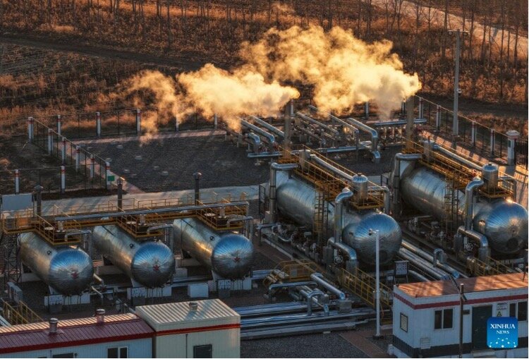 US attack on ships in the Strait of Hormuz causes world oil prices to rise to a two-week high. Photo: Xinhua