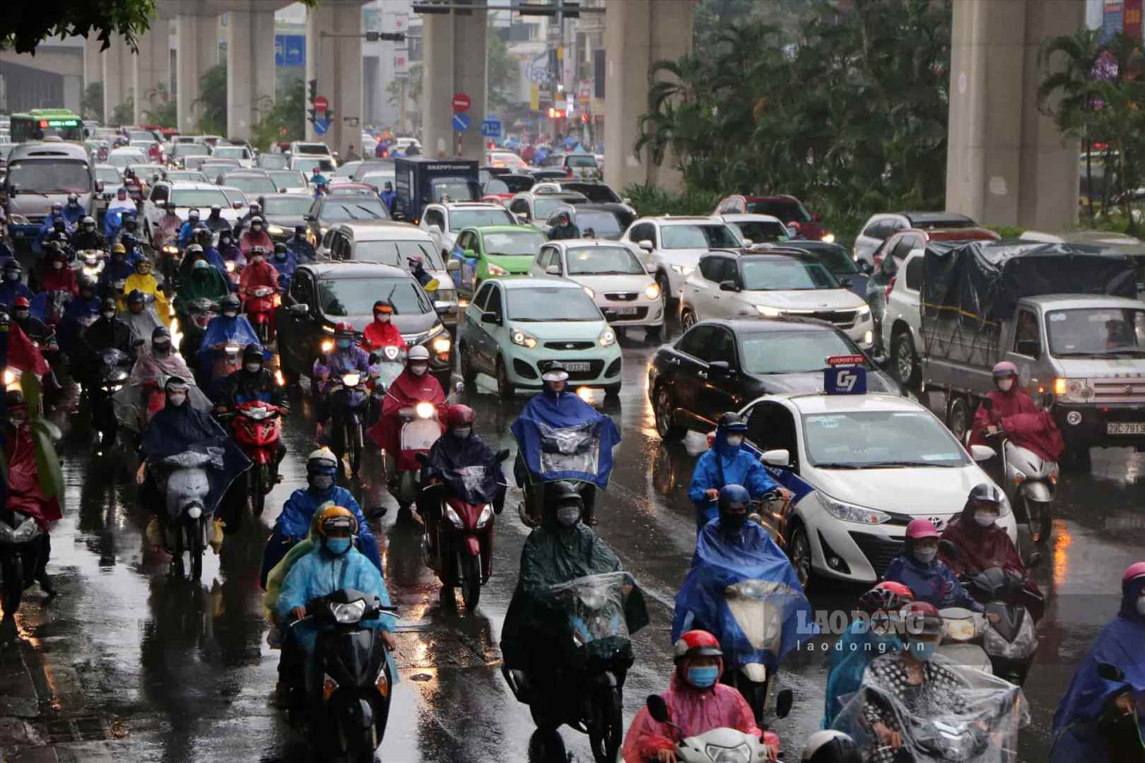 Weather forecast for the Northern region tomorrow: scattered showers and thunderstorms, concentrated in the late afternoon and night. Photo: Huu Chanh