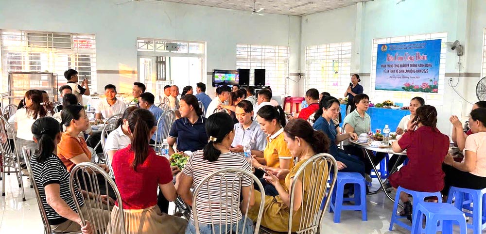 Trade Union Meals" - one of the outstanding care activities of the Chien Dan Commune Trade Union in the first 6 months of 2026. Photo: Chien Dan Commune Trade Union.