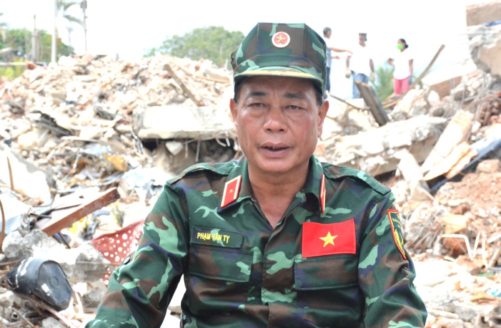 Major General Pham Van Ty, Deputy Director of the Department of Rescue and Relief, General Staff of the Vietnam People's Army, shares about the harsh moments of disaster relief in Venezuela. Photo: Propaganda and Training Department