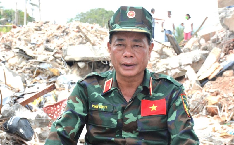 Major General Pham Van Ty, Deputy Director of the Department of Rescue and Relief, General Staff of the Vietnam People's Army, shares about the harsh moments of disaster relief in Venezuela. Photo: Propaganda and Training Department