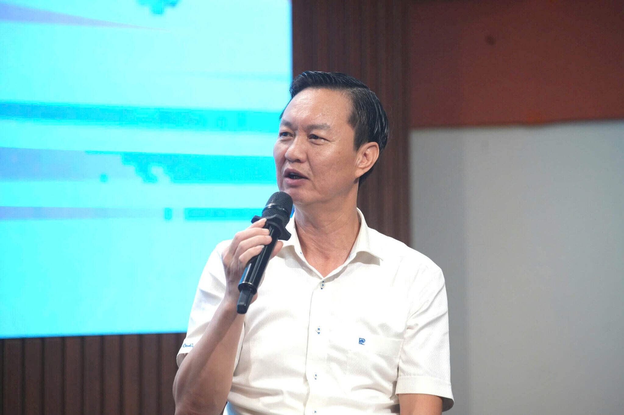 Ông Vũ Quang Thành - Phó Giám đốc Trung tâm Dịch vụ việc làm Hà Nội trao đổi tại tọa đàm. Ảnh: Ban tổ chức