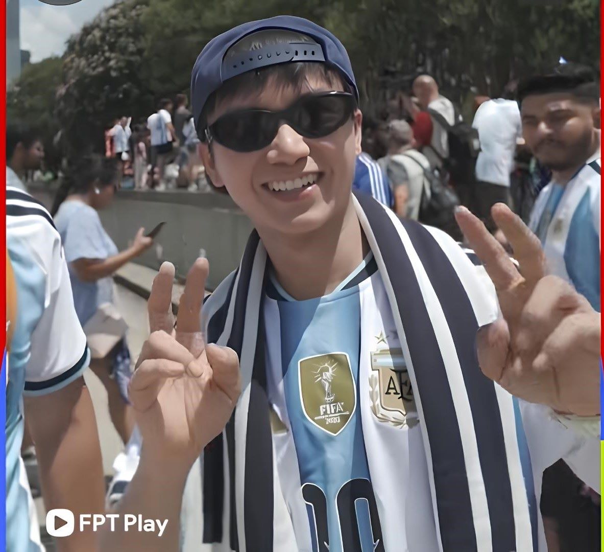 Singer Bui Cong Nam burst into emotions when he first directly witnessed Lionel Messi playing at the 2026 World Cup, and sent a humorous message to his idol. Photo: FPT Play
