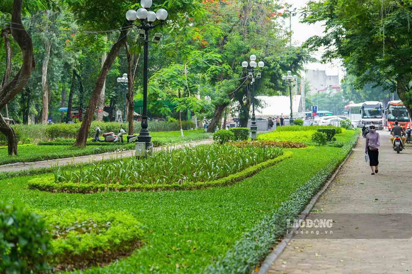 Tran Nhan Tong sidewalk before being renovated and embellished. Photo: Song Huu