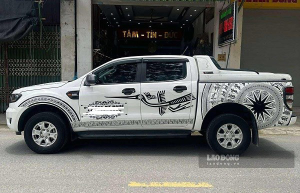 Las camionetas pickup están organizadas para el tráfico como coches. Foto: Xuyen Dong