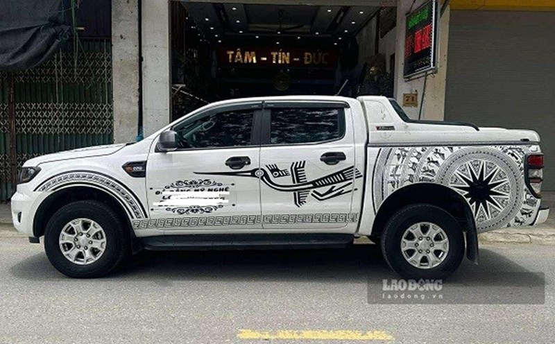 Pickup trucks are organized traffic like cars. Photo: Xuyen Dong