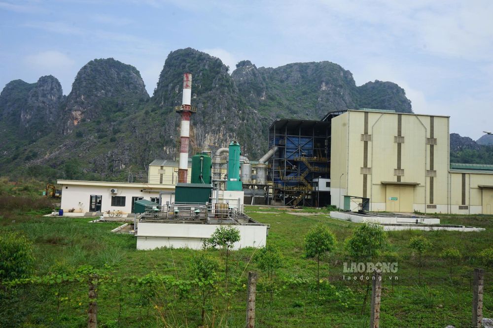 Nhà máy xử lý rác tại bãi rác Đông Nam (phường Đông Quang, tỉnh Thanh Hóa) nhiều lần phải tạm dựng tiếp nhận rác. Ảnh: Quách Du