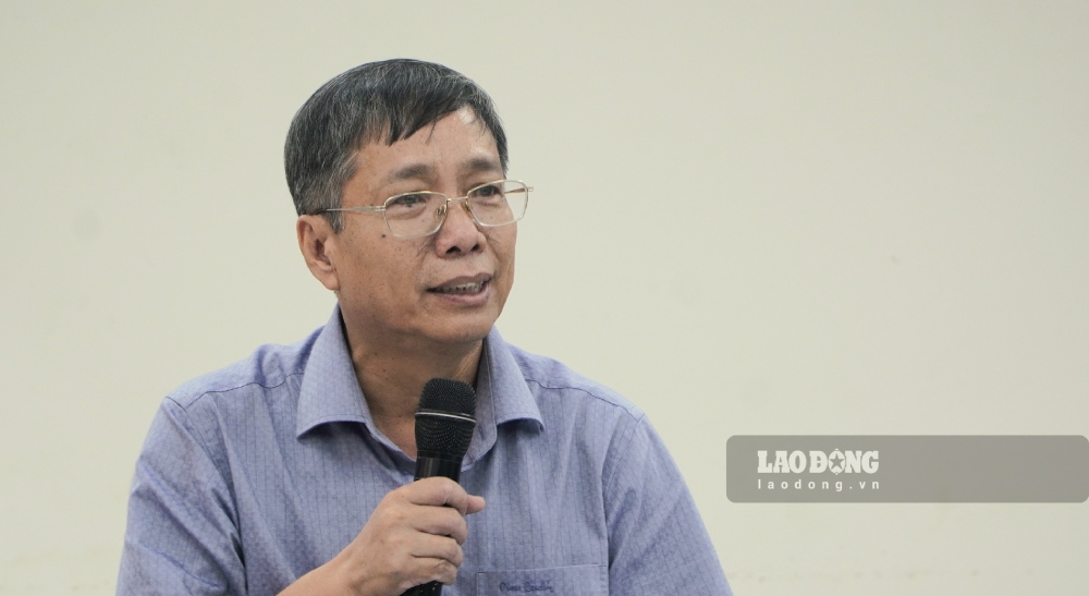 Phó Giám đốc Sở Xây dựng Nguyễn Ngọc Lân thông tin về 2 phương án xử lý sự cố cáp ngầm 110 kV Hà Tiên - Phú Quốc. Ảnh: Nguyên Anh