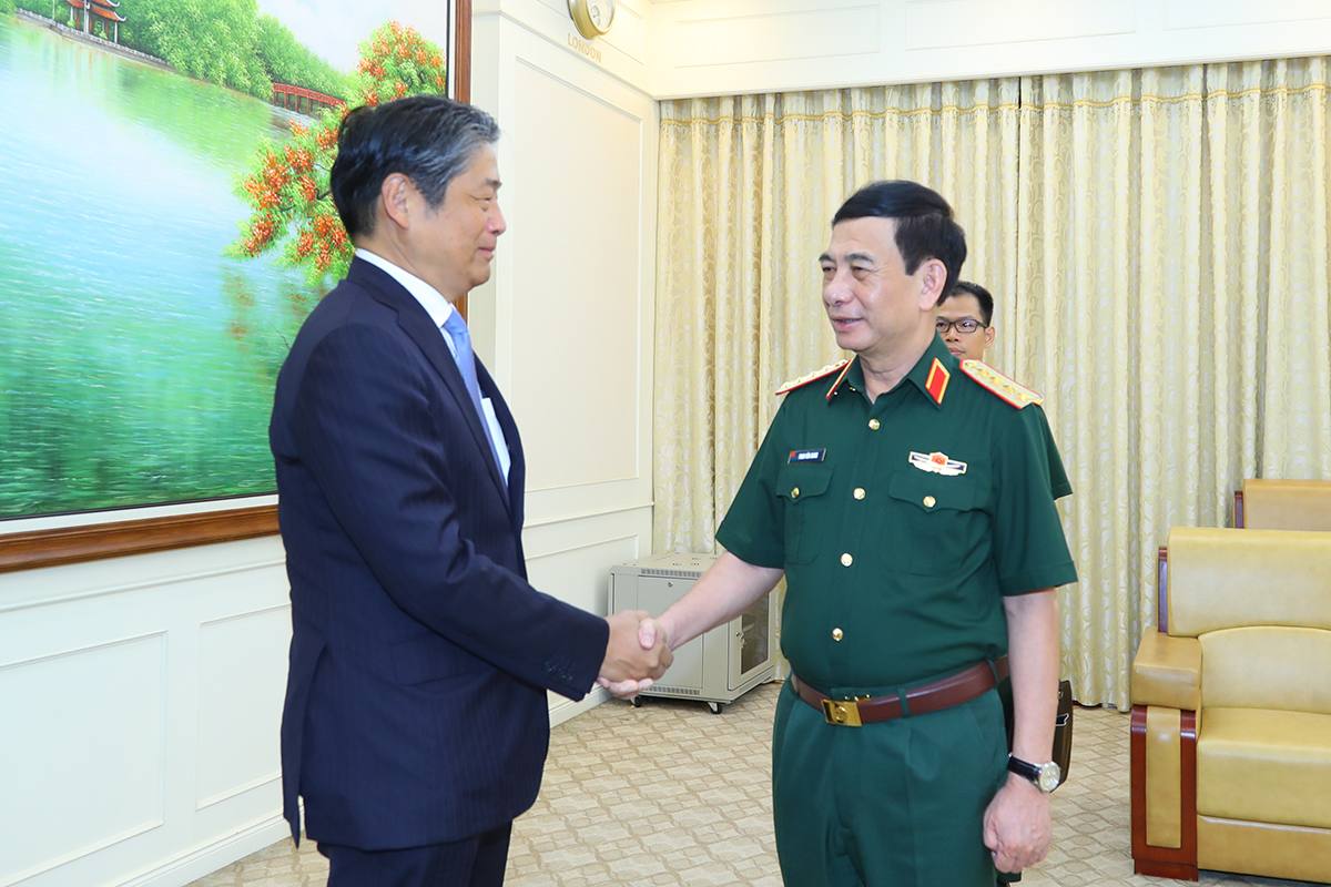 Đại tướng Phan Văn Giang tiếp Đại sứ Ito Naoki. Ảnh: Cổng Thông tin điện tử Bộ Quốc phòng