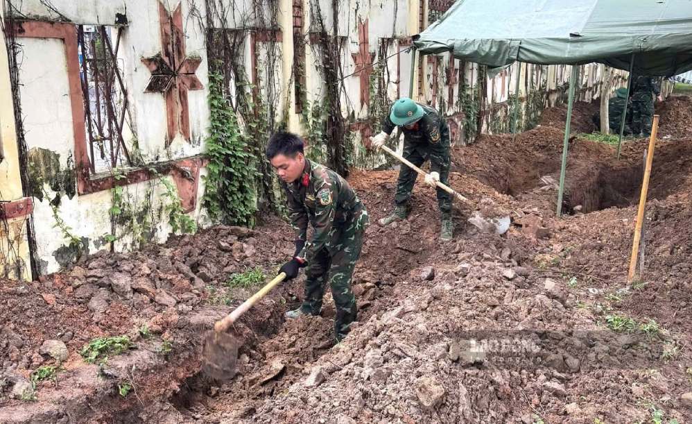 Tính đến nay, Đội K53 (Bộ Chỉ huy Quân sự tỉnh) đã quy tập được 3 hài cốt liệt sĩ tại khu vực đường Trường Chinh, trong khuôn viên Nghĩa trang Liệt sĩ phường Đăk Cấm. Ảnh: Đông Giang