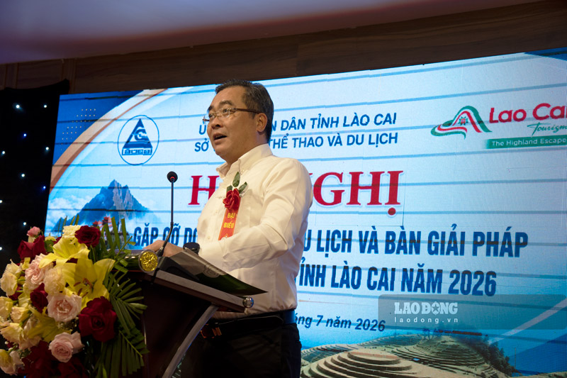 Ông Nông Việt Yên - Giám đốc Sở Văn hóa, Thể thao và Du lịch tỉnh Lào Cai phát biểu tại hội nghị. Ảnh: Đinh Đại