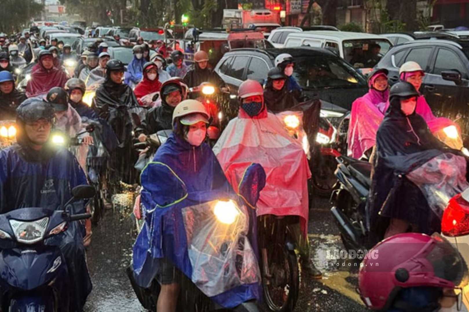 Forecast for the evening and night of July 8th, Northern region has scattered showers and thunderstorms, locally heavy to very heavy rain. Photo: To The