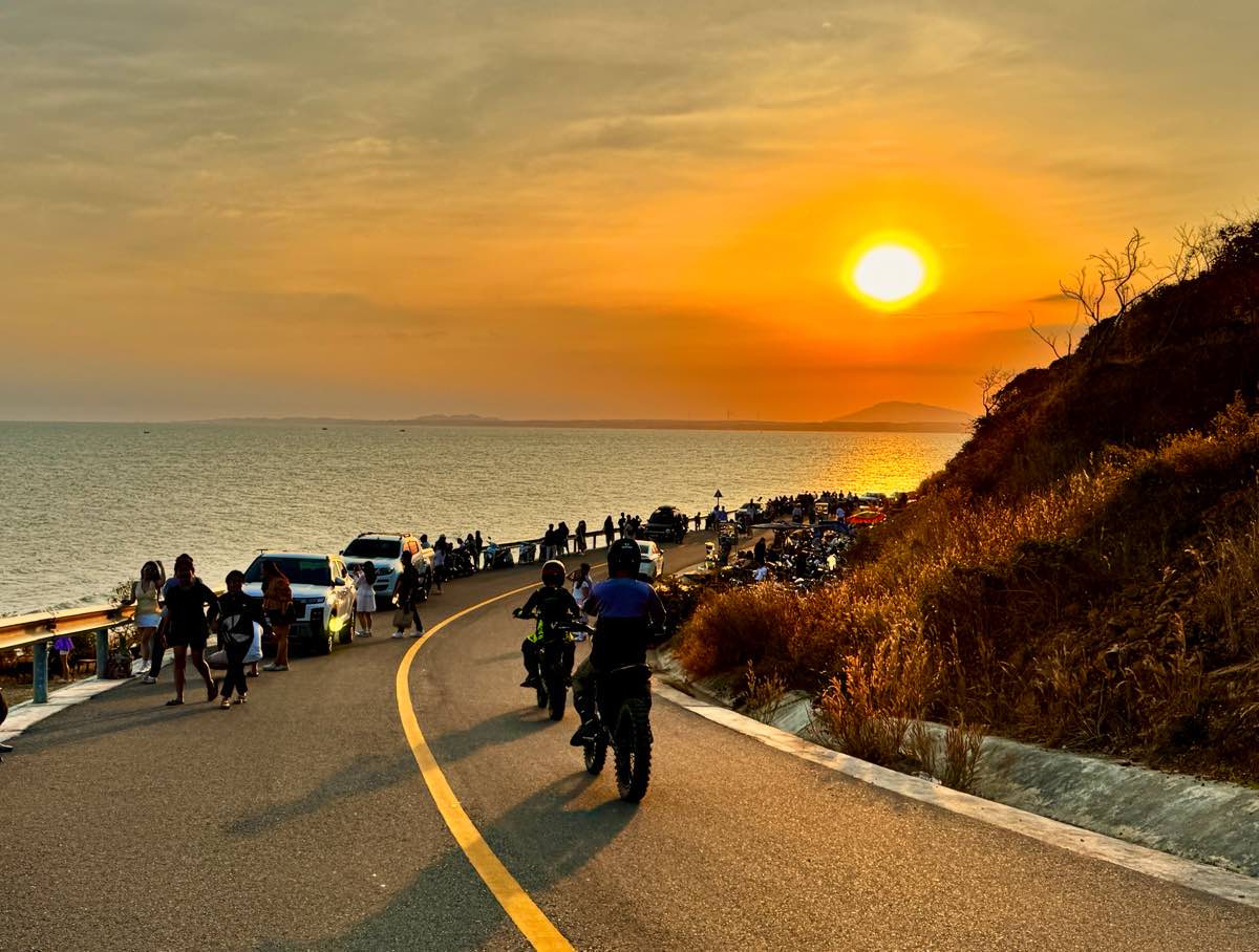 Con dốc nổi tiếng ngắm hoàng hôn trên biển Phan Thiết. Ảnh: Duy Tuấn