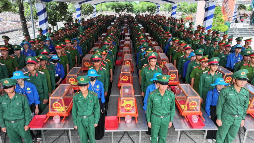 Buổi tổng duyệt được tổ chức nhằm rà soát, thống nhất từng nội dung, bảo đảm lễ viếng, truy điệu và an táng diễn ra trang nghiêm, đúng nghi thức, an toàn. Ảnh: Phương Vũ (Bộ CHQS An Giang)