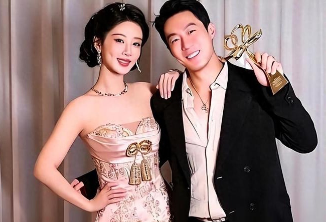 Duong Tu and Loi Than Vu. Photo: VieOn.