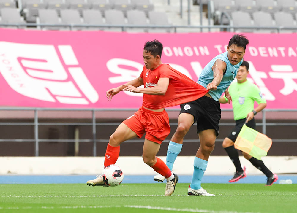 ベトナム代表は韓国での練習試合でヨンインFCに2-1で勝利しました。写真:VFF