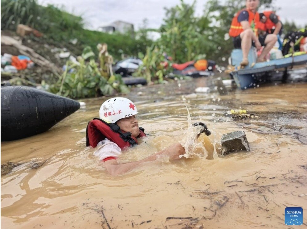 After heavy rain, floods, tornadoes and serious landslides caused great damage to people and property in some localities of China, Vietnamese leaders sent telegrams of condolences. Photo: Xinhua