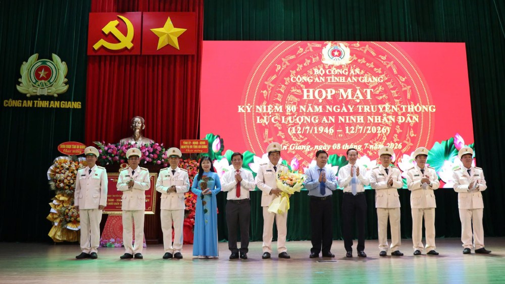An Giang Provincial Police hold a meeting to celebrate the 80th Anniversary of the Traditional Day of the People's Security Forces. Photo: Tien Dung/ An Giang Police