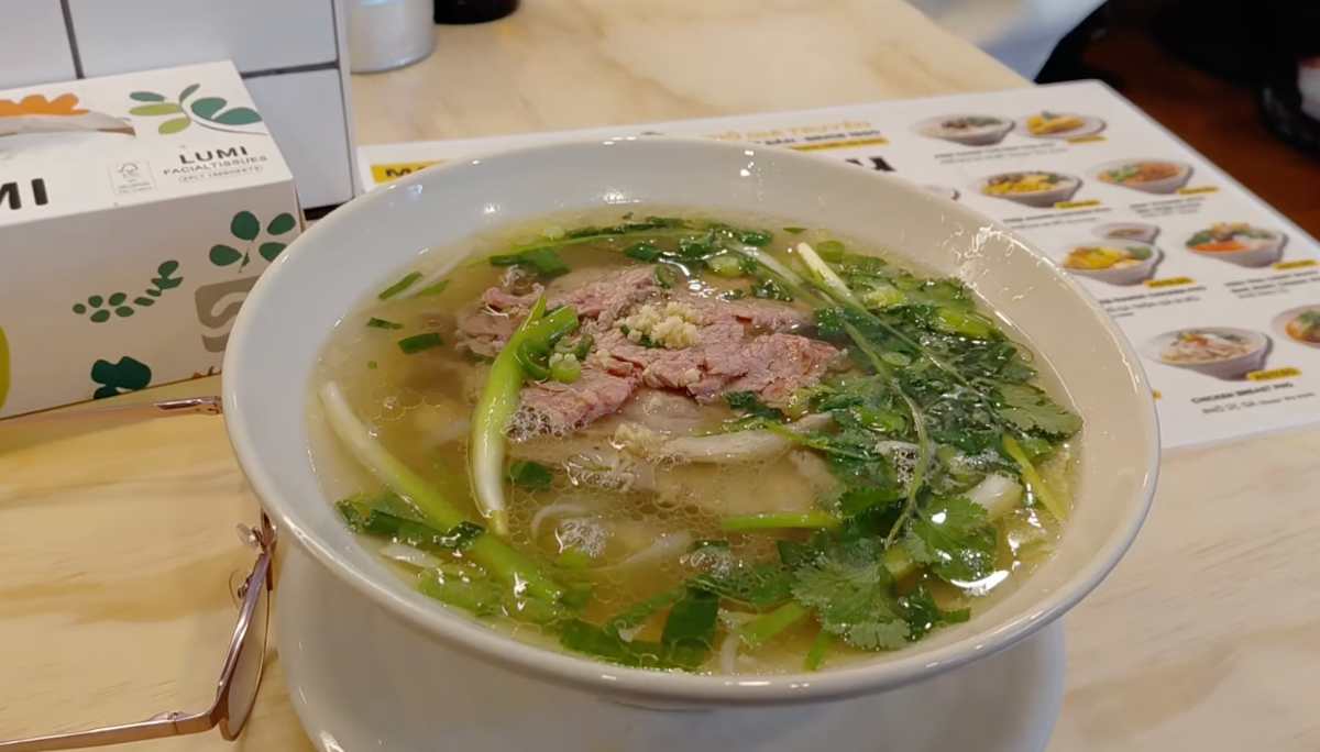 Tô phở bò tại quán. Ảnh: Nhân vật cung cấp