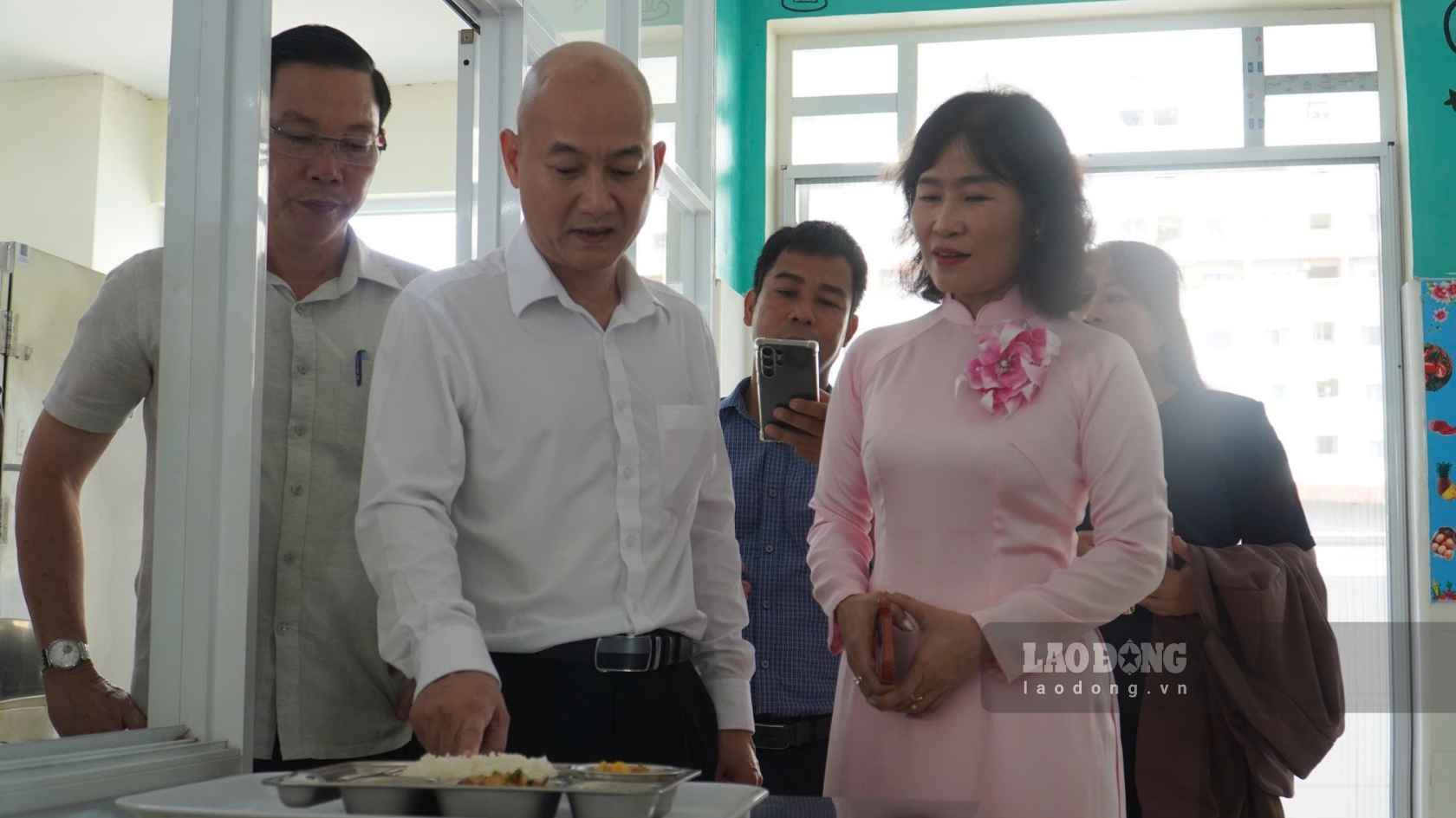 Lãnh đạo Sở Công Thương cùng các đơn vị liên quan kiểm tra suất ăn học đường tại trường mầm non Ta