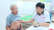 Vietnamese - Lao military doctors examine and provide free medicine to people on both sides of the border. Photo: Nghe An Border Guard