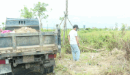 Preventing illegal dumping of garbage in Dong Hoi, strictly handling violations. Photo: Nguyen Luan