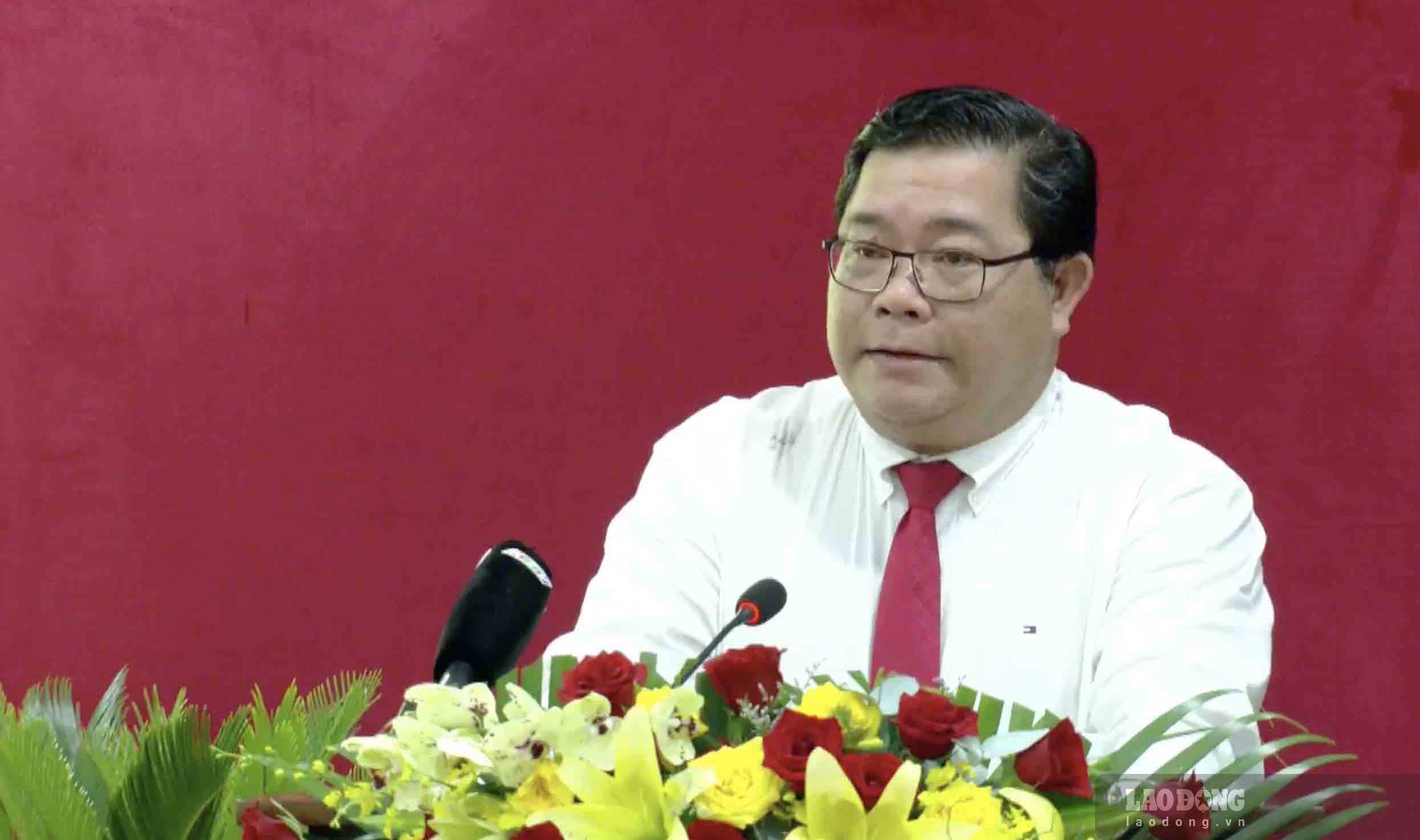Giám đốc Sở Tài chính tỉnh Khánh Hòa trả lời chất vấn của đại biểu. Ảnh: Hữu Long