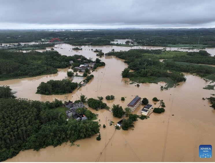 Inondations dans la région autonome Zhuang du Guangxi, dans le sud de la Chine, le 7 juillet, à cause du typhon Maysak. Photo: Xinhua