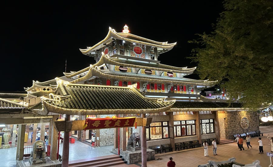 Ba Chua Xu Temple is shimmering and magical on the slope of Sam mountain. Photo: Luong Hanh