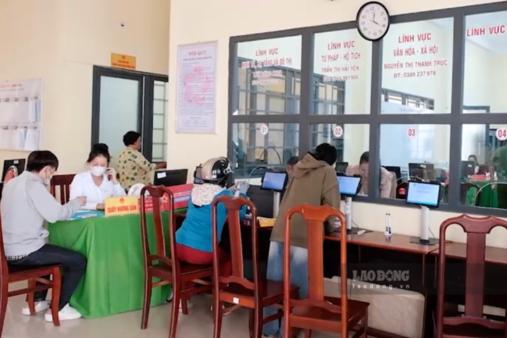 The Commune and Ward Administrative Service Center in Can Tho City continues to implement administrative procedure reform, shortening time for people. Photo: Phong Linh