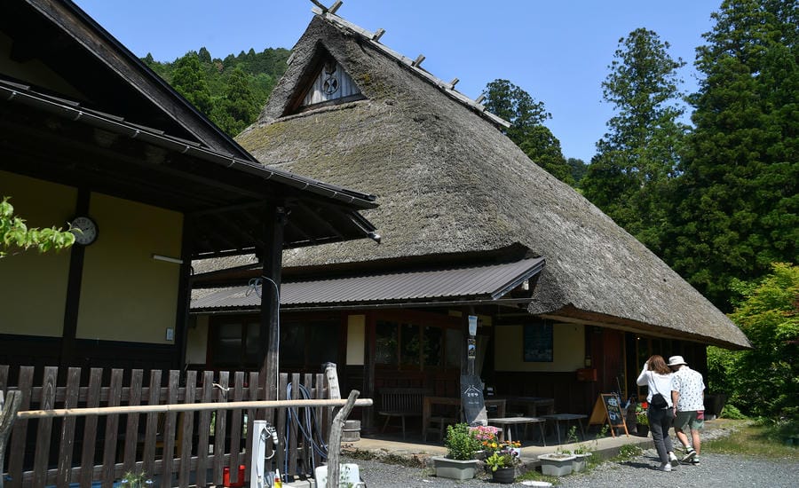 Thatched roof coffee shop for tourists to rest and relax.