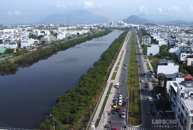 Muchas áreas urbanas en Nha Trang tardan en emitir libros rojos. Foto: Huu Long