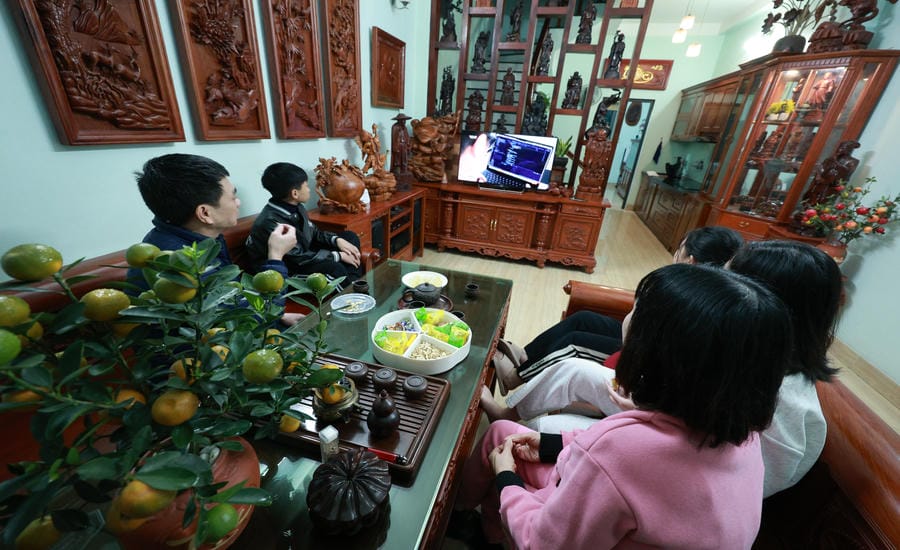 Building family values is nurturing and building national values. Photo: Dinh Hai