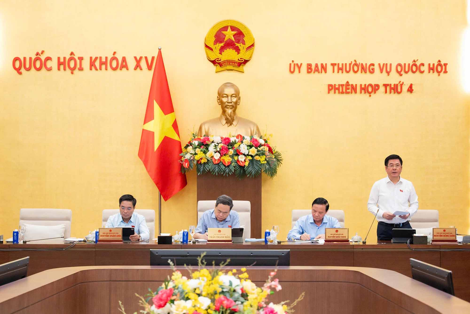 Phó Chủ tịch Quốc hội Nguyễn Hồng Diên điều hành nội dung phiên họp. Ảnh: Quochoi.vn
