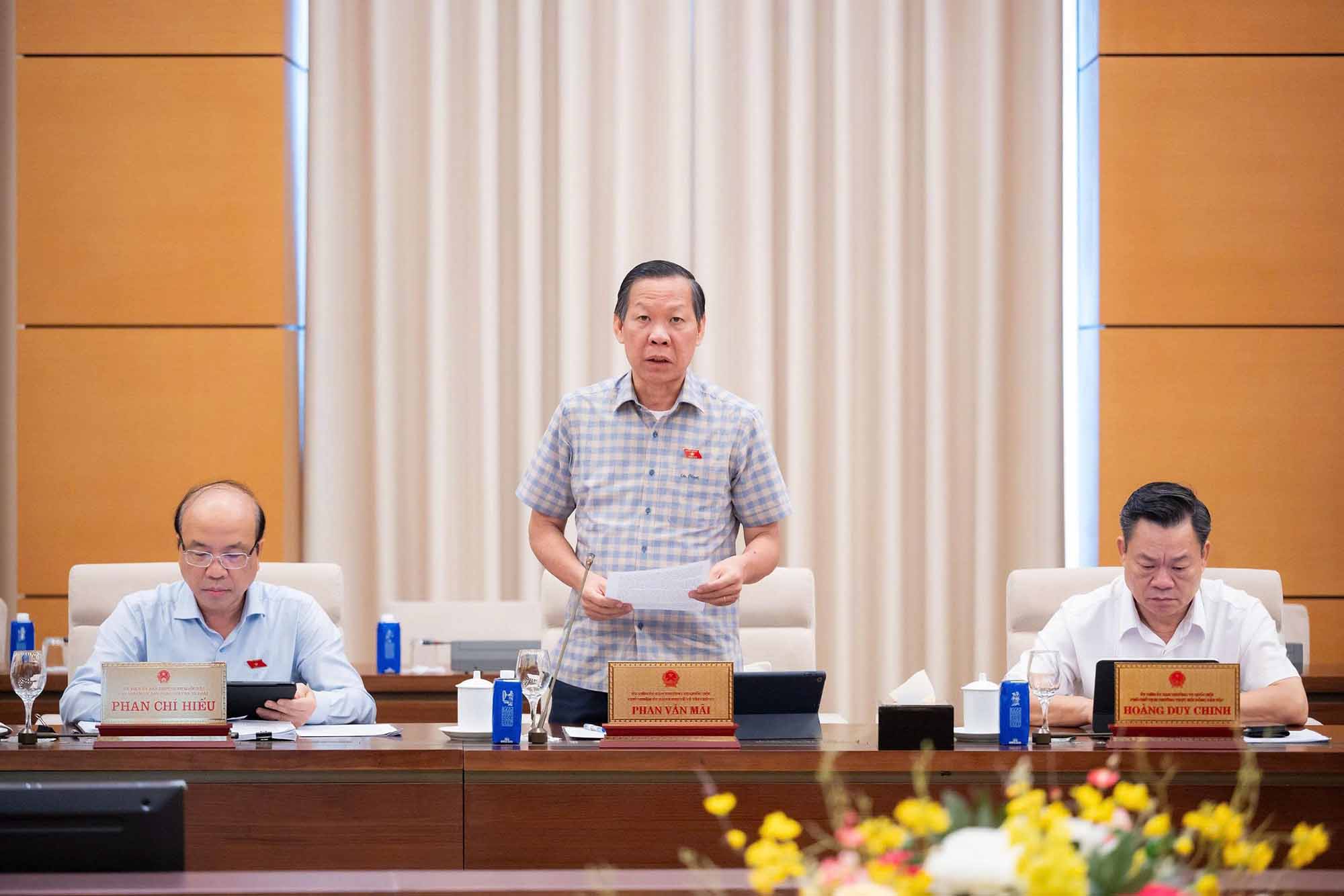 Chairman of the Economic and Finance Committee Phan Van Mai said that the Standing Committee of the Economic and Finance Committee proposed to clarify the responsibility of the Ministry of Industry and Trade in state management in the oil and gas sector. Photo: Quochoi. vn